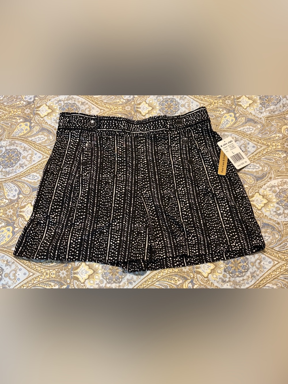 Star Style Polyester Black And White Shorts Large